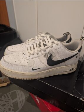 Nike Men’s White/Black Air Force 1 Low Sneakers